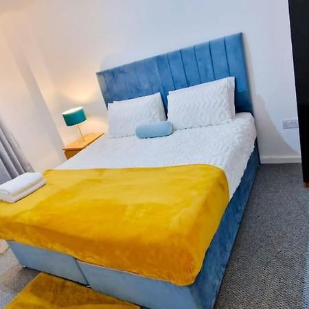 Lovely 2-Bedroom Apartment, Free Parking Манчестер Экстерьер фото
