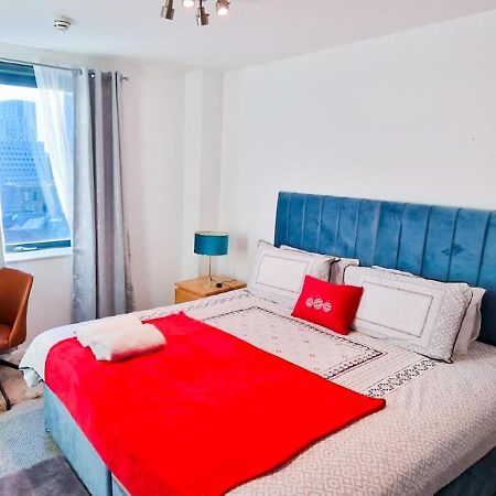 Lovely 2-Bedroom Apartment, Free Parking Манчестер Экстерьер фото
