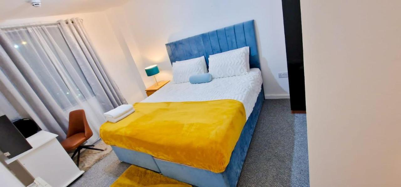 Lovely 2-Bedroom Apartment, Free Parking Манчестер Экстерьер фото