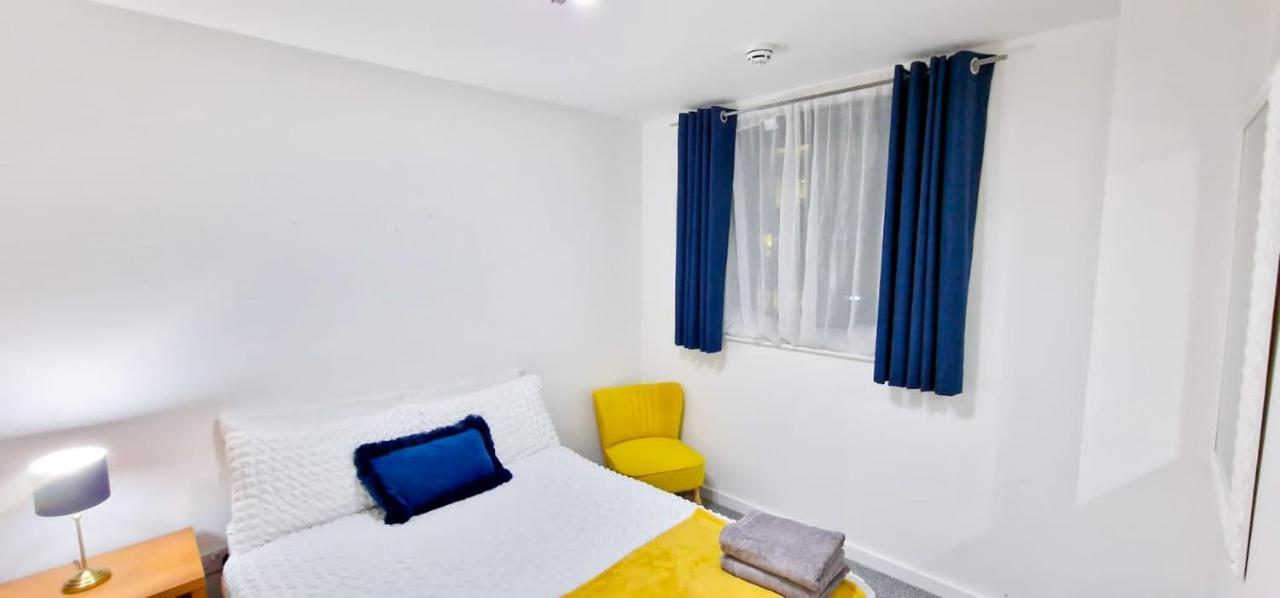 Lovely 2-Bedroom Apartment, Free Parking Манчестер Экстерьер фото